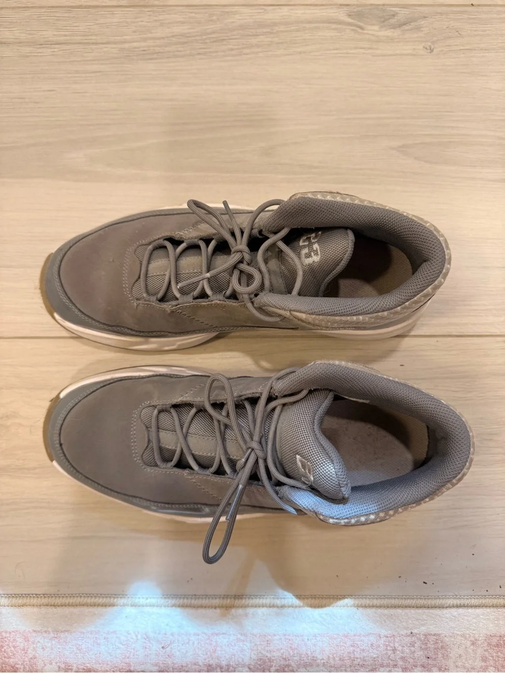 Jordan Max Aura 3 in Wolf Grey Athletic Shoes - Men’s 9.5